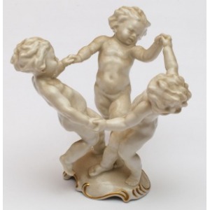 TRZY TAŃCZĄCE PUTTA, Bawaria, Selb, Lorenz Hutschenreuther, 1945 - 1949, Figurka, porcelana, złocenie, wys. 15,5 cm