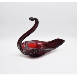 Platter, Ruby-colored, transparent glass, hand-molded; 26 x 32.5 x 19 cm;