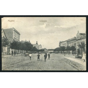 MOGILNO. Mogilno : Lindenplatz ; ok. 1910. Verlag A. Krause, Mogilno. Pocztówka jednobarwna 9x14 cm...