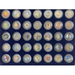 Collection of 2 Euro coins, mostly in color (154)
