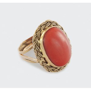 Ring mit Koralle