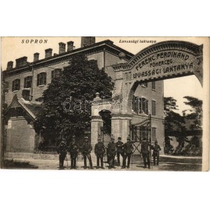 1929 Sopron, Ferenc Ferdinánd Főherceg Lovassági laktanya, katonák. Piri Dániel kiadása