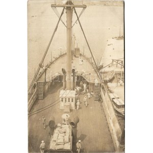 K.u.K. Kriegsmarine SMS Schwarzenberg (Laudon) / Cs. és királyi haditengerészeti fregatt fotója a főárbócról felvéve ...