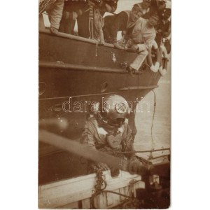 1915 SMS BLITZ Osztrák-Magyar Monarchia Komet-osztályú torpedóhajója (őrhajója) búvára merülés előtt / K.u.K...