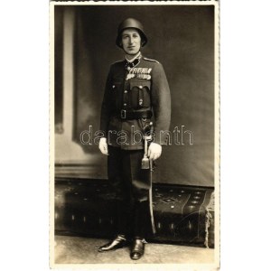 Magyar katona kitüntetésekkel / Hungarian military, soldier. Berzéki műterem (Debrecen) photo