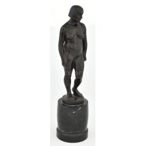 Sóváry János (1895-1966): Női akt. Patinázott bronz, márvány talapzaton. Jelzett: Sóváry J...