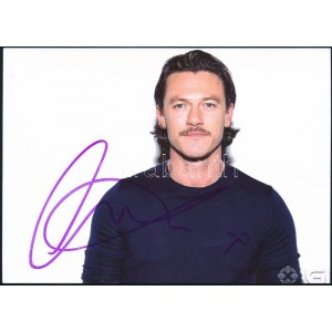 Luke Evans (1979-) színész aláírása fotón / autograph signature