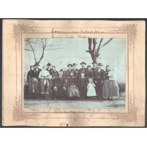1910 Pomáz, a három, vagy négy generációs Kollár család csoportképe, feliratozva, datálva, többen sváb viseletben...