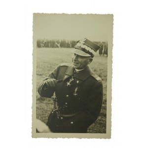 Marszałek Edward Śmigły - Rydz podczas uroczystości wręczenia pamiątkowej karabeli jako daru Wojska Polskiego z okazji nominacji na Marszałka , Warszawa, Pola Mokotowskie 11.XI.1936r.