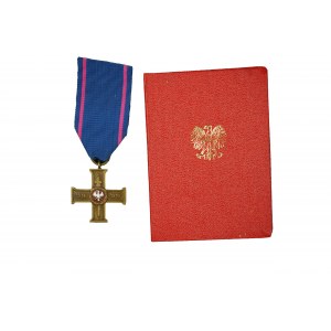 Wielkopolski Krzyż Powstańczy , odznaczenie w pudełku z legitymacją