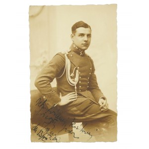 II RP Żołnierz z papierosem, odznaka pułkowa i odznaka Szkoły Podchorążych