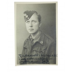 Żołnierz Polskich Sił Zbrojnych na Zachodzie w furażerce z orłem w koronie, Wielka Brytania 1949r.