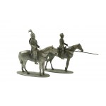 Dwie miniaturowe figurki: 1. Ułan z lancą, 2. Rycerz w zbroi z tarczą [metal]