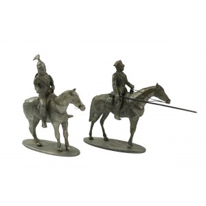 Dwie miniaturowe figurki: 1. Ułan z lancą, 2. Rycerz w zbroi z tarczą [metal]