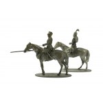 Dwie miniaturowe figurki: 1. Ułan z lancą, 2. Rycerz w zbroi z tarczą [metal]