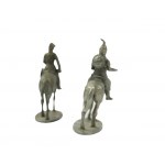 Dwie miniaturowe figurki: 1. Ułan z lancą, 2. Rycerz w zbroi z tarczą [metal]