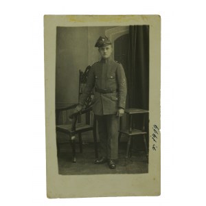 Powstaniec wielkopolski [Józef Mazurczak] w mundurze, na rękawie naszywka, 1919 rok