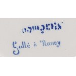 Emile Galle (1846 Nancy - 1904 Nancy), Waza z herbem i dwa talerze z mongramem Stanisława Leszczyńskiego, 2 poł. XIX w.