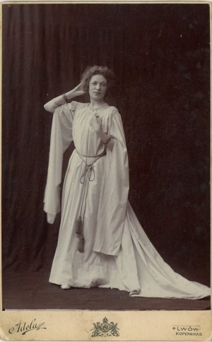 Žena, herečka [?], Lvov, foto Adéla, asi 1890.