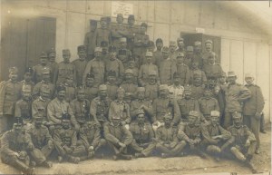 PRVÁ SVETOVÁ VOJNA] Skupina dôstojníkov a vojakov, asi 1915