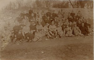 PRVÁ SVETOVÁ VOJNA] Skupina dôstojníkov v poli, asi 1915
