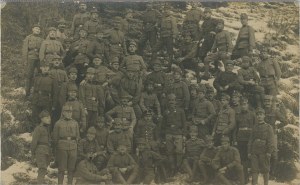 Un gruppo di ufficiali e soldati in montagna, nel 1918.