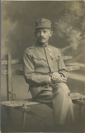 Lieutenant autrichien, jusqu'en 1918.