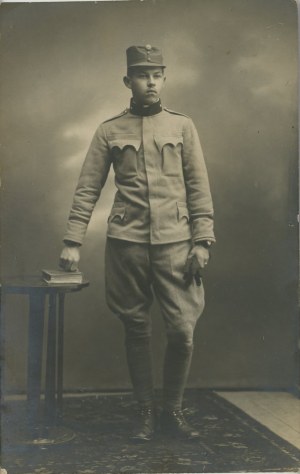 Soldat dans l'armée autrichienne, jusqu'en 1918.