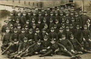 Subdivision de soldats, vers 1930.