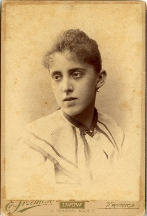 Femme, Lvov et Krynica, photographie de Trzemeski, vers 1890.