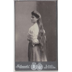 Łódź, Piotrowski A. - Femme, vers 1908.