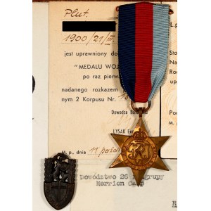 PSZnZ, vitrína s odznakmi a medailami po rotnom 11. spojovacieho práporu