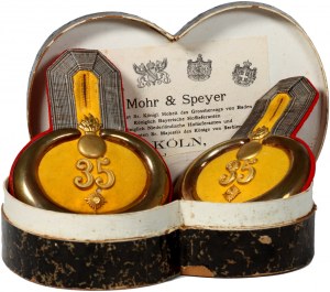 Pair of epaulettes of a lieutenant of the 35th Field Artillery Regiment from Ilawa in original box