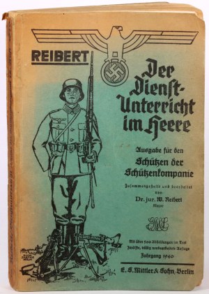 Album vojáka Luftwaffe s fotografiemi z jeho vojenské služby z let 1942-1945 + vojenská příručka