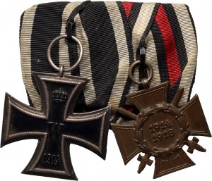 Německo, dvoumedailové odznaky: Železný kříž II. třídy a Válečný záslužný kříž s meči
