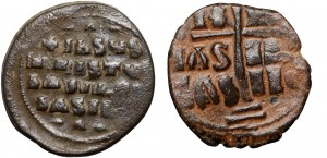 Byzance, ensemble de 2 follis, Basile II, Romain III, 10e-11e s.