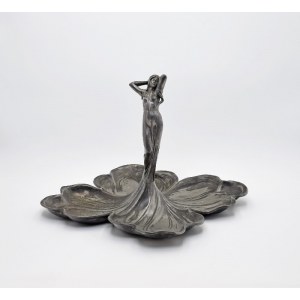 Art Nouveau platter in the form of a four-leaf with the figure of a young woman