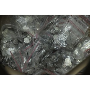 Carton of PRL coins - mostly aluminum coins from 1gr to 1zl - over 3,700 pieces