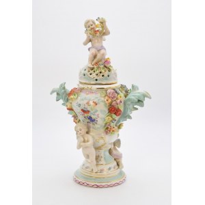 Vase - Pot-Pourri, mit Blumendekoration und drei Amoretten