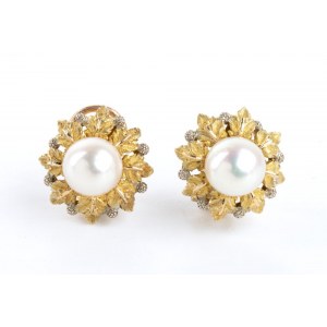 BUCCELLATI: pearl gold earrings