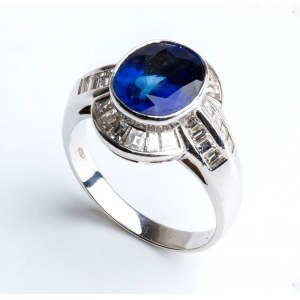 Diamond gold ring set with Burma sapphire approx. 3.70 ct.