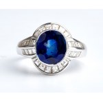 Diamond gold ring set with Burma sapphire approx. 3.70 ct.