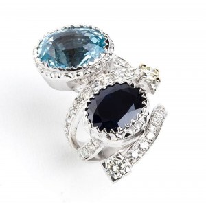 Gold contrariè ring with sapphire, aquamarine and diamonds