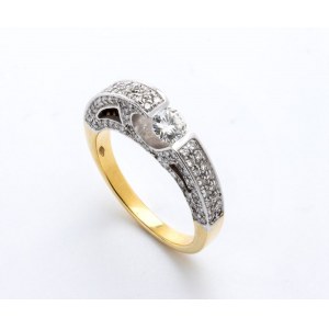 Gold ring with diamonds