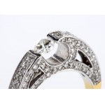 Gold ring with diamonds