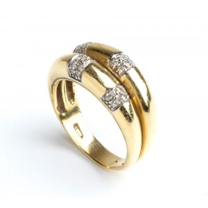 Gold ring with diamonds