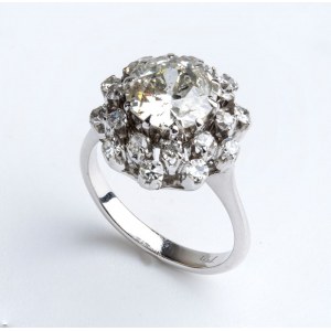 Diamond gold ring