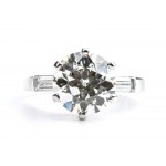 Gold ring with diamonds