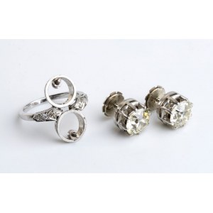 Diamond platinum ring convertible in a pair of earrings