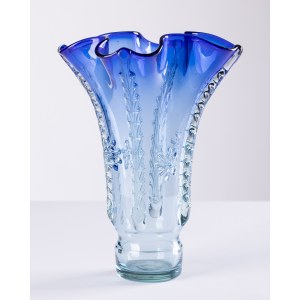Kobaltowo-błękitny wazon z falbanką, 2. poł. XX w.